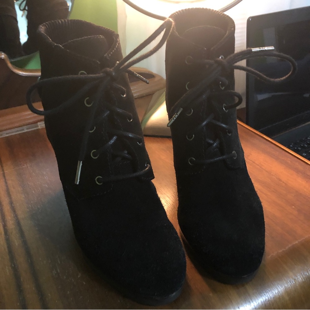 GUC Michael Kors Carrigan Wedge, size 6.5